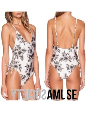 NWT Amuse Society Faye Aloha Tropical Side Grommet/Tie One Piece Swimsuit (XS)